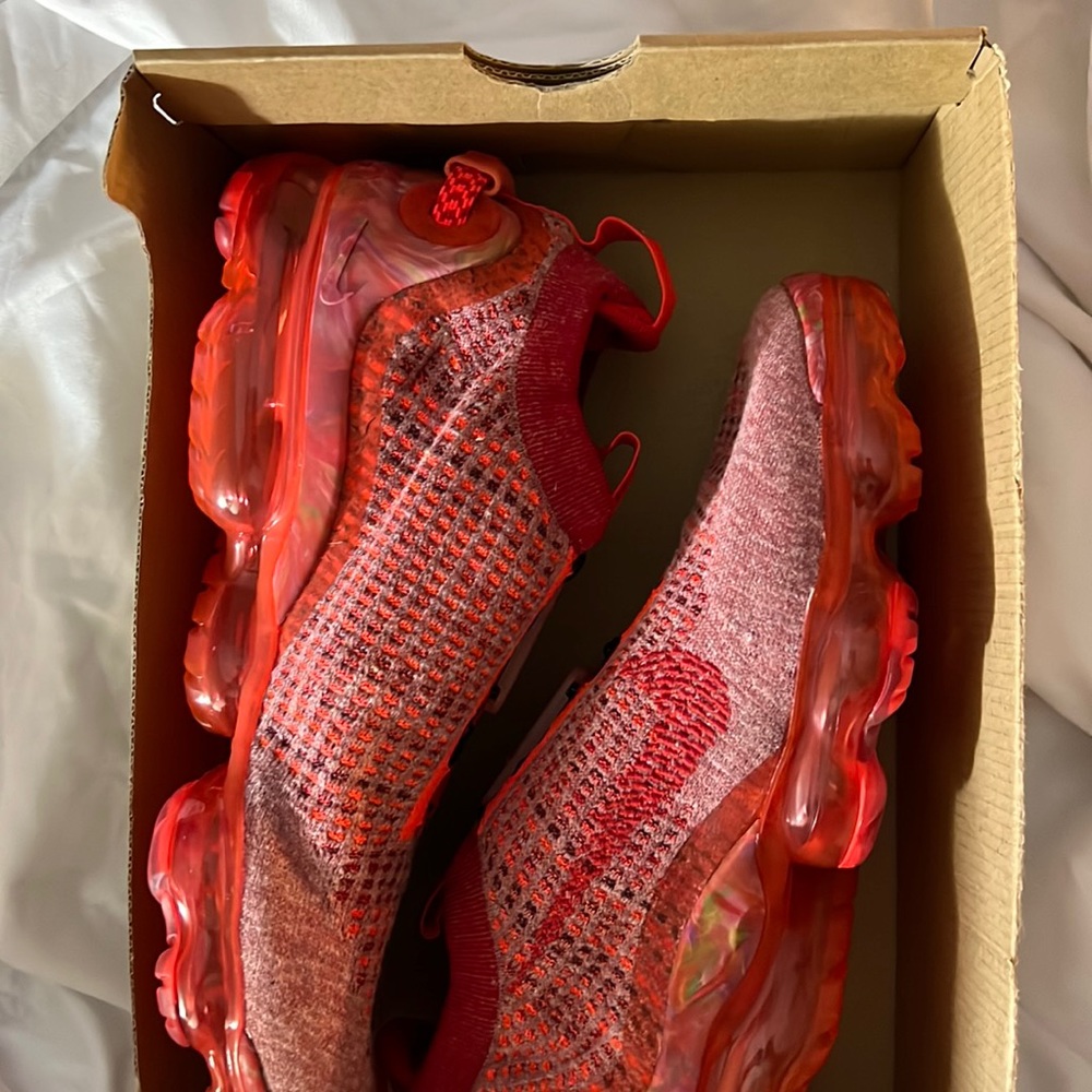NEVER BEEN WORN. 2020  Air Vapor max FK . There is no lid for the box.